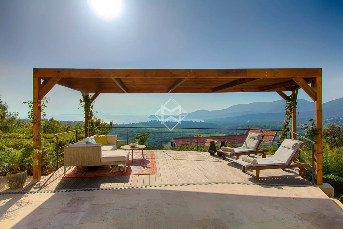 Villa in La Croix-Valmer, Provence-Alpes-Côte d'Azur, France 1 - 15672886
