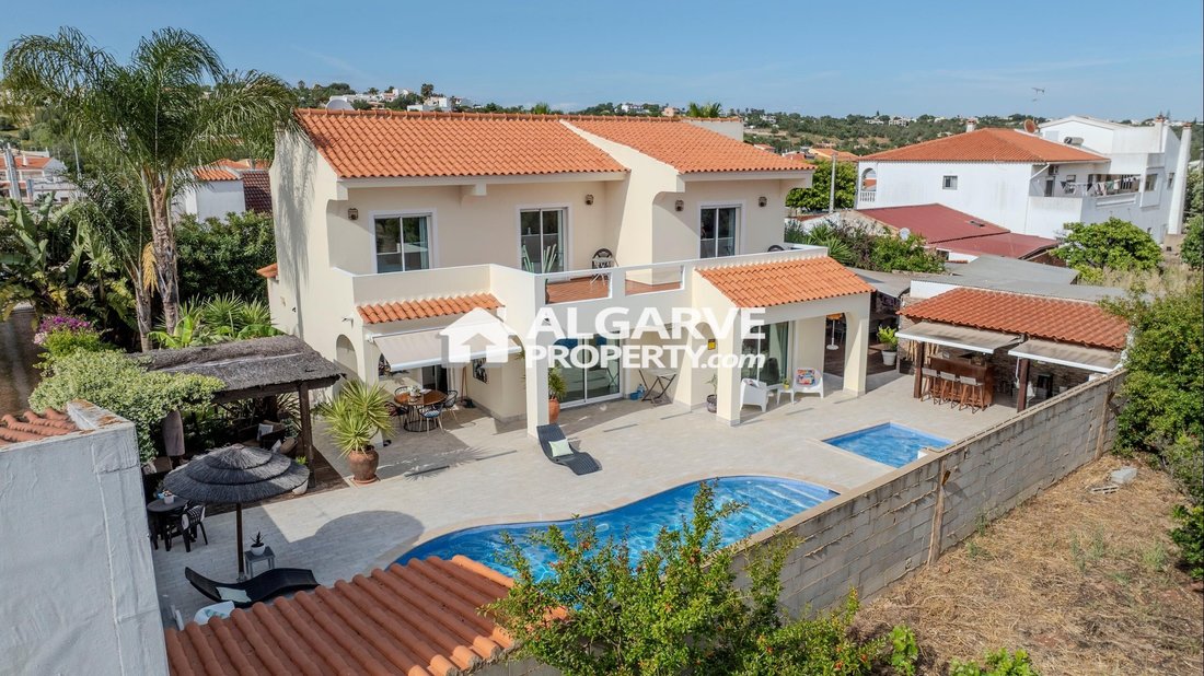 Villa in Quarteira, Algarve, Portugal 1 - 15634064