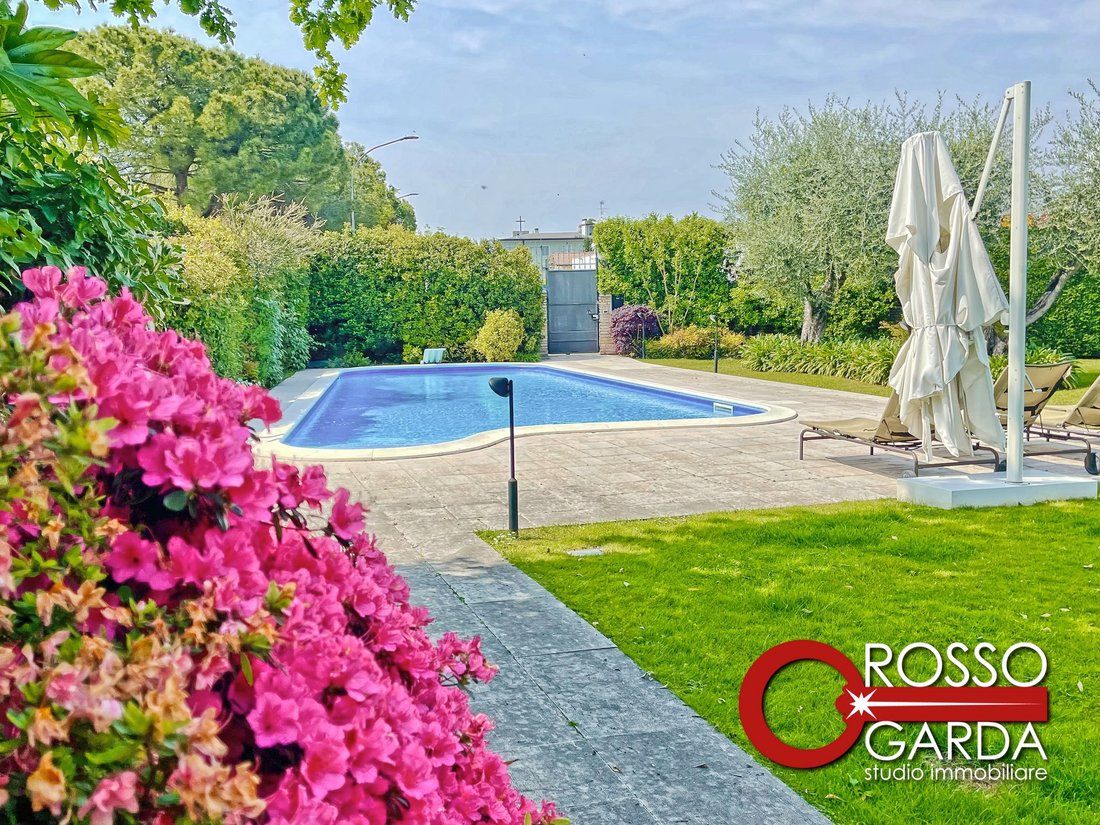 Villa in Historic Center, Desenzano del Garda, Lombardy 2 - 15677741