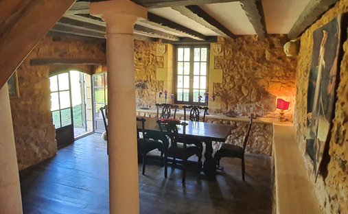 The Noble Chartreuse With Swimming Pool And Pigeoneer