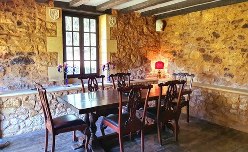 The Noble Chartreuse With Swimming Pool And Pigeoneer