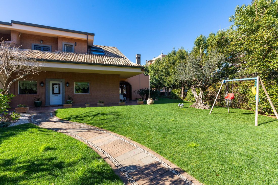 House in Center, Pomezia, Lazio 2 - 15678784