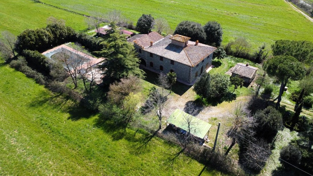 Farm Ranch in Casole d'Elsa, Tuscany, Italy 1 - 15675611