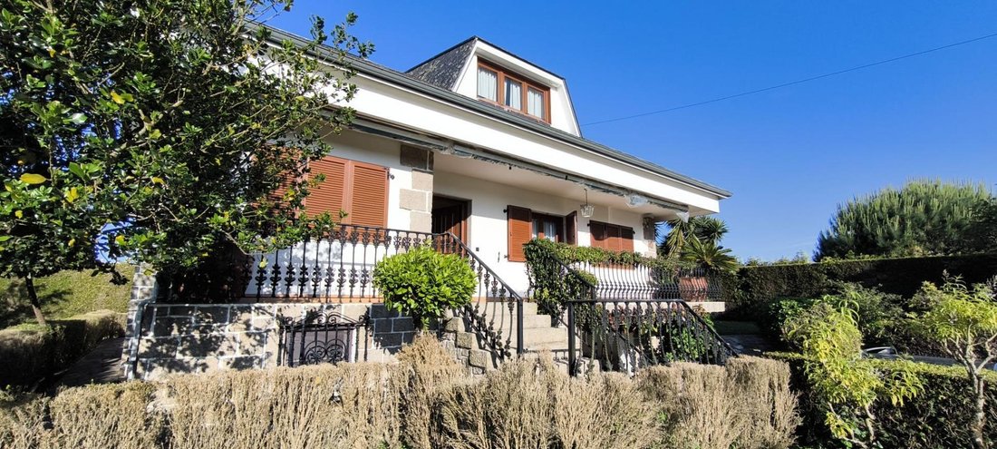 Villa in Vilanova de Arousa, Galicia, Spain 2 - 15676356
