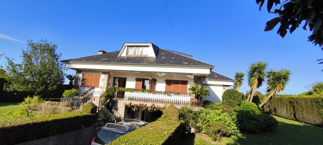 Villa in Vilanova de Arousa, Galicia, Spain 1 - 15676356