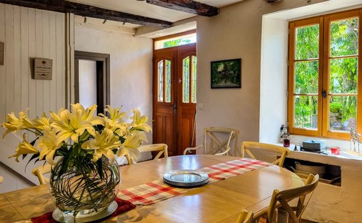 Castle for Sale in Villefranche-de-Rouergue, Occitanie, France