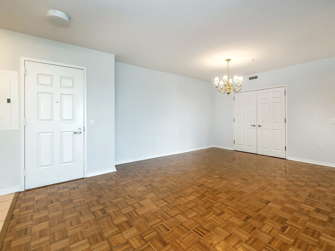 Condo in Port Washington, New York, United States 4 - 15677137