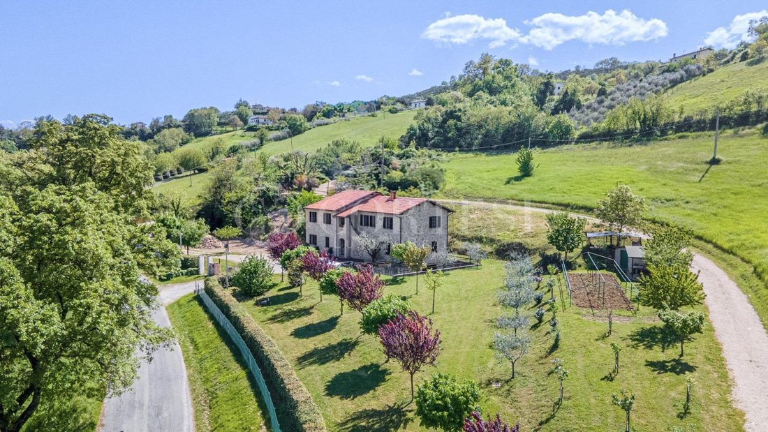 Villa in Gubbio, Umbria, Italy 3 - 15675252