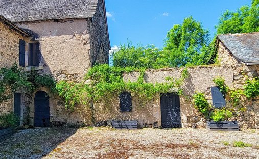 Castle for Sale in Villefranche-de-Rouergue, Occitanie, France