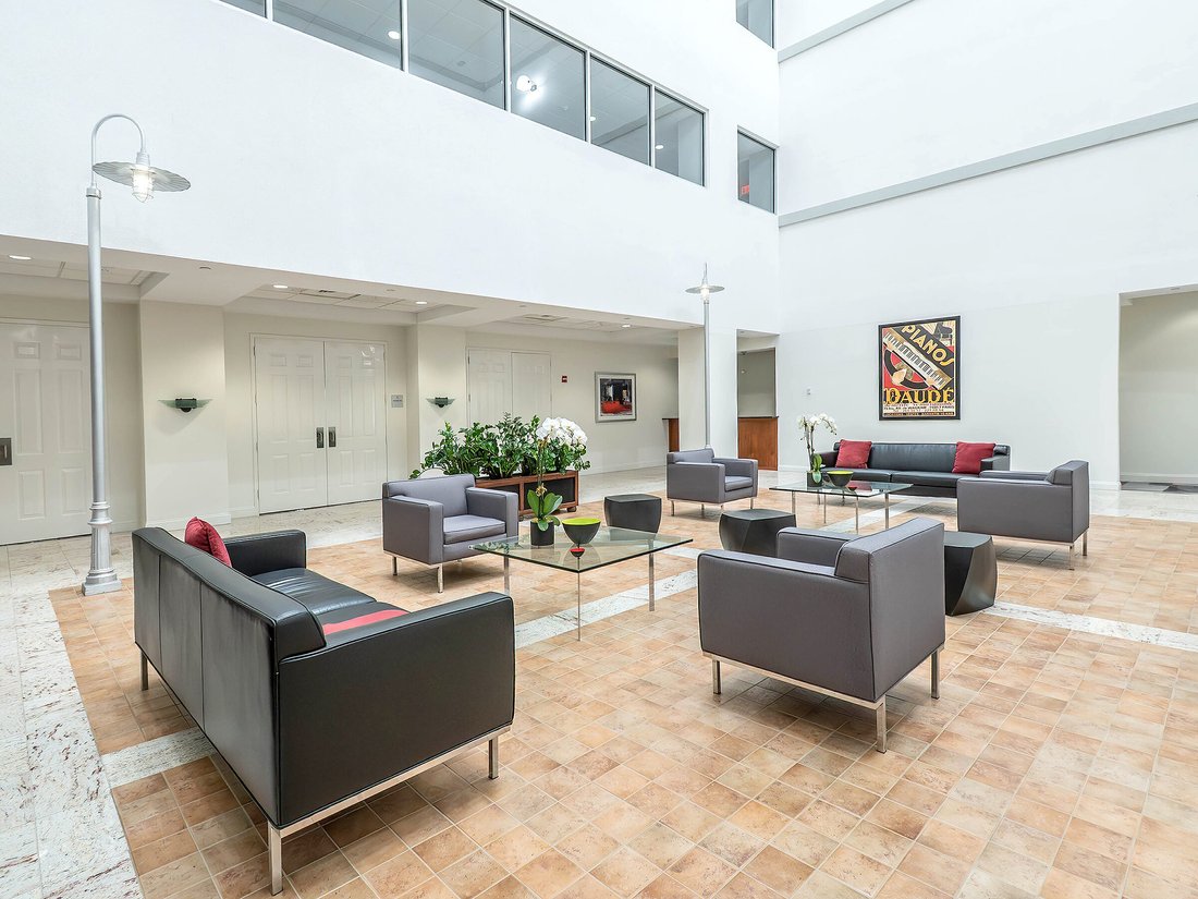 Condo in Port Washington, New York, United States 3 - 15677137