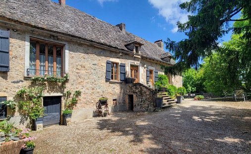 Castle for Sale in Villefranche-de-Rouergue, Occitanie, France