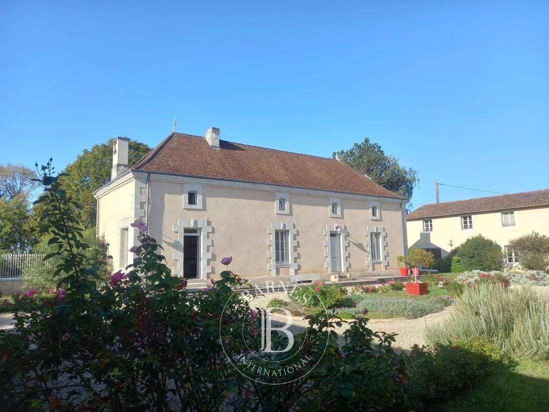 Estate in Lencloître, Nouvelle-Aquitaine, France 5 - 13418684