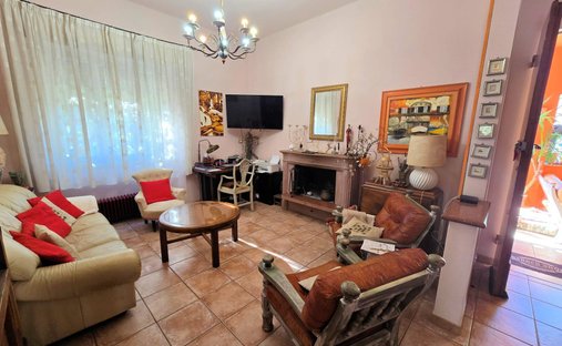 House in San Vincenzo, Tuscany, Italy 1