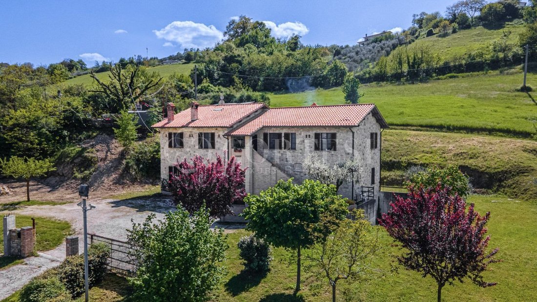 Villa in Gubbio, Umbria, Italy 1 - 15675252
