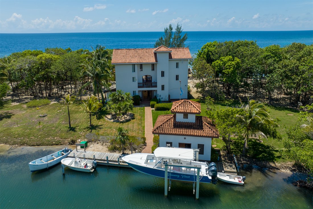 House in Parrot Tree, Bay Islands Department, Honduras 1 - 15673969