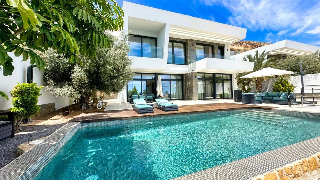 Villa in Finestrat, Valencian Community, Spain 1 - 15674303