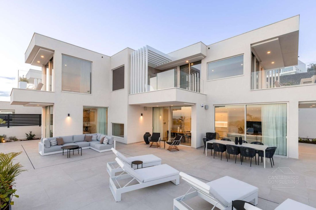 Villa in Playa de las Americas, Canary Islands, Spain 2 - 15667416