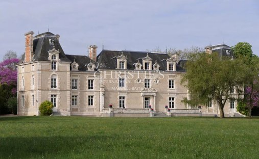 château à Dienné, Nouvelle-Aquitaine, France 1