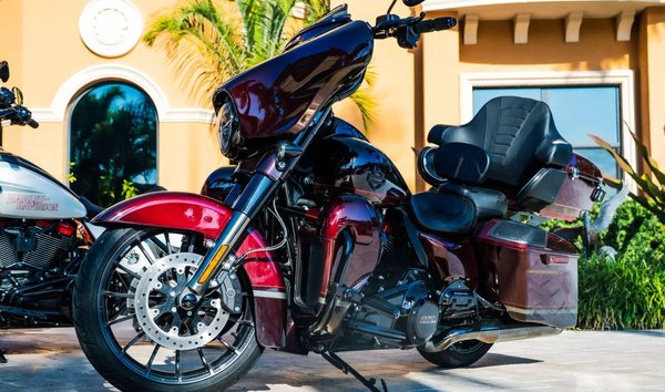 2019 Harley-Davidson FLHXSE CVO Street Glide (15678413)