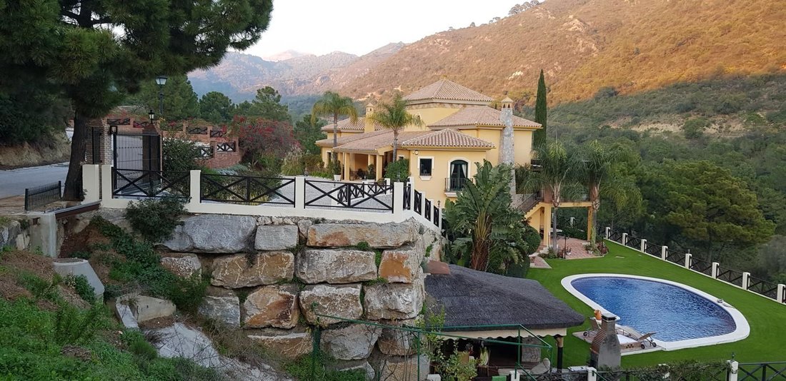 Villa in Benahavis, Andalusia, Spain 1 - 15674406