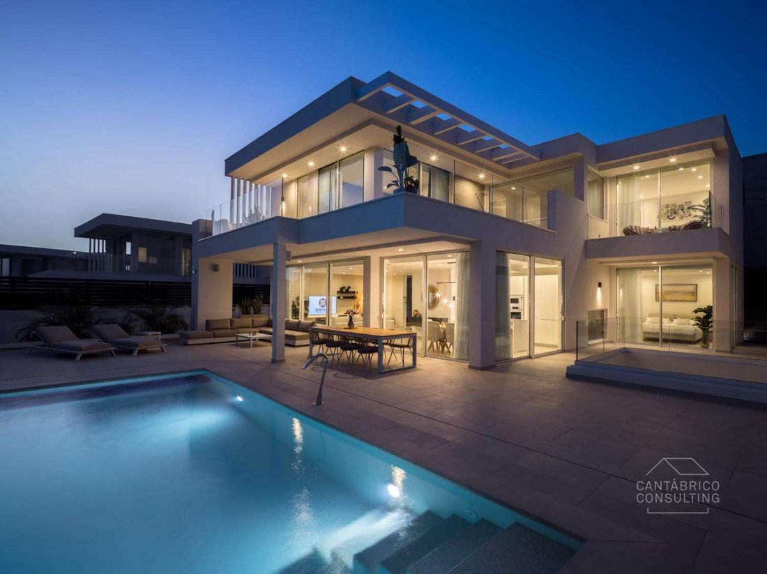 Villa in Playa de las Americas, Canary Islands, Spain 4 - 15667416