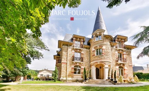 Castle in La Chataigneraie, Saint-Leu-la-Forêt, France 1
