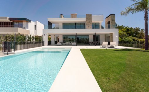 Villa in Puerto Banus, Marbella, Spain 1