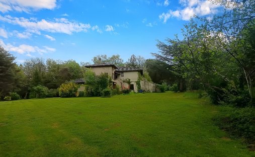 Estate in Puycalvel, Occitania, France 1