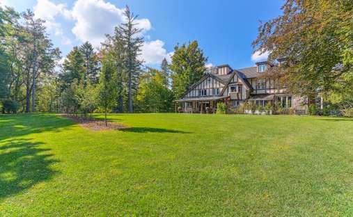 House in Hamilton, Ontario, Canada 1