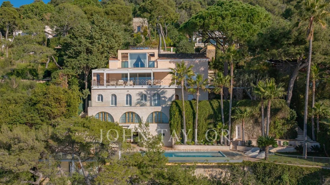 Villa in Saint-Jean-Cap-Ferrat, Provence-Alpes-Côte d'Azur, France 3 - 15684448