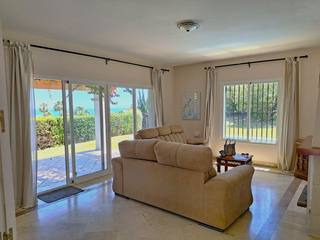 Villa in La Alcaidesa, San Roque, Andalusia 4 - 15539638