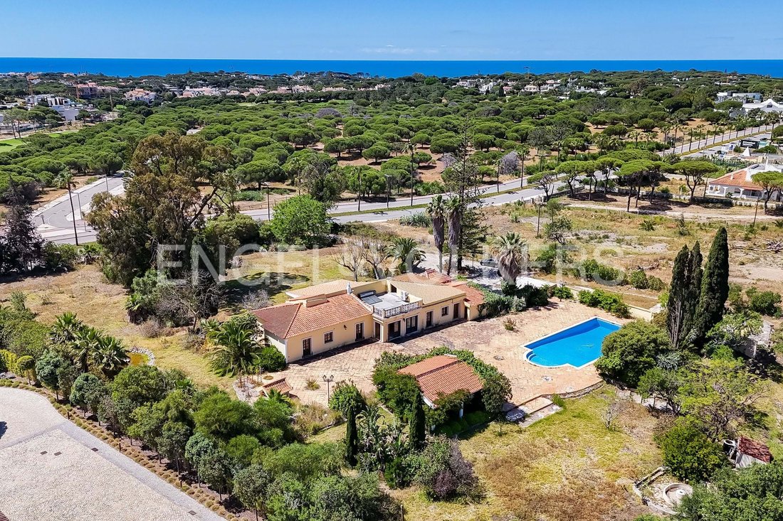 Villa in Vale do Lobo, Almancil, Portugal 1 - 15679821