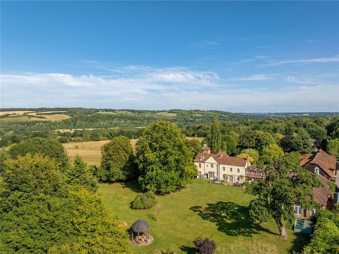 House in Lower Basildon, England 1 - 15680515