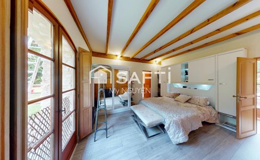 Castle for Sale in Barbezieux-Saint-Hilaire, Nouvelle-Aquitaine, France