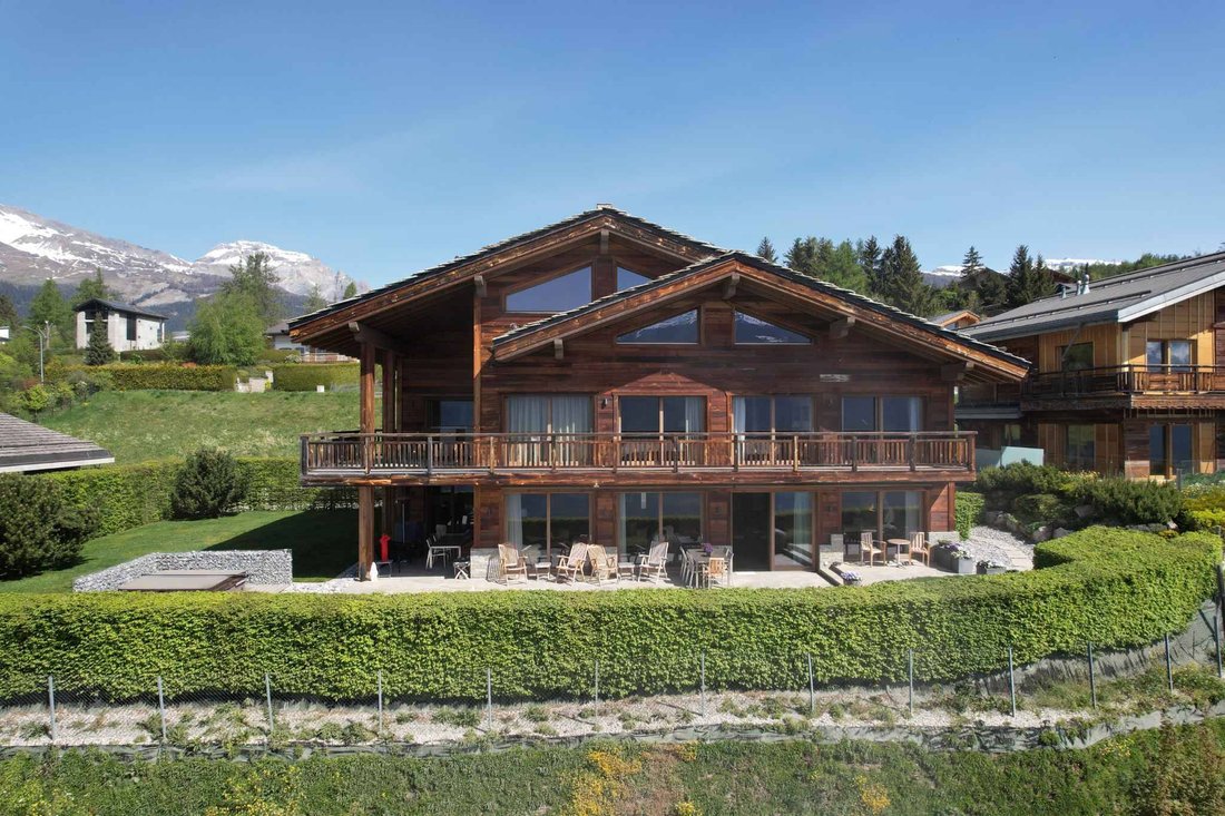 Chalet in Crans-Montana, Valais, Switzerland 1 - 15680286