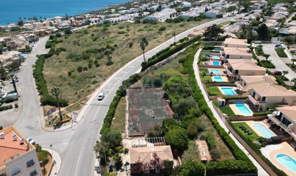 Parcela Urbana De 2850 M² Con Vistas Al Mar En Praia Da Luz, Algarve ...