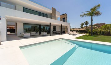 Villa in Nueva Andalucia, Marbella, Spain 1