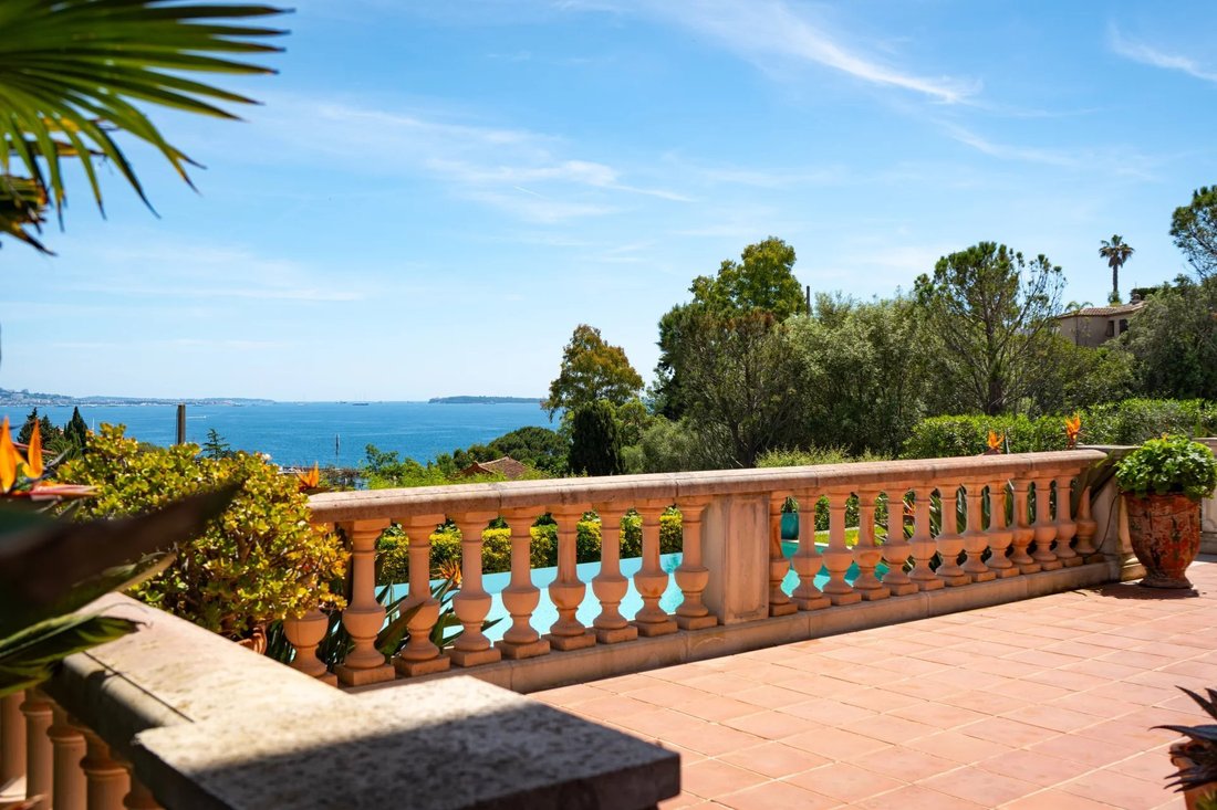 Villa in Mandelieu-la-Napoule, Provence-Alpes-Côte d'Azur, France 4 - 14869365