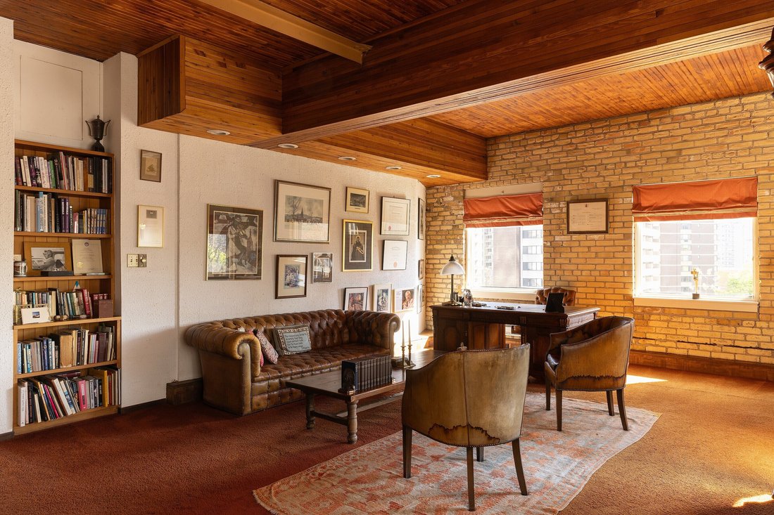House in Toronto, Ontario, Canada 4 - 15684193