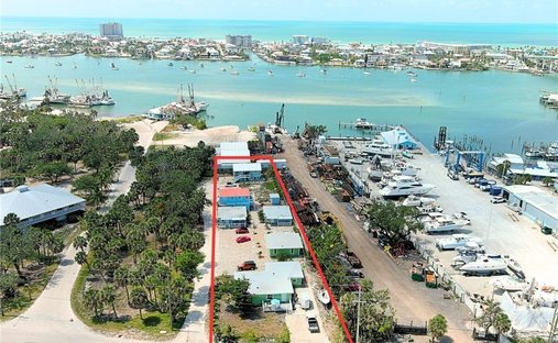Apartment in Fort Myers Beach, Florida, United States 1