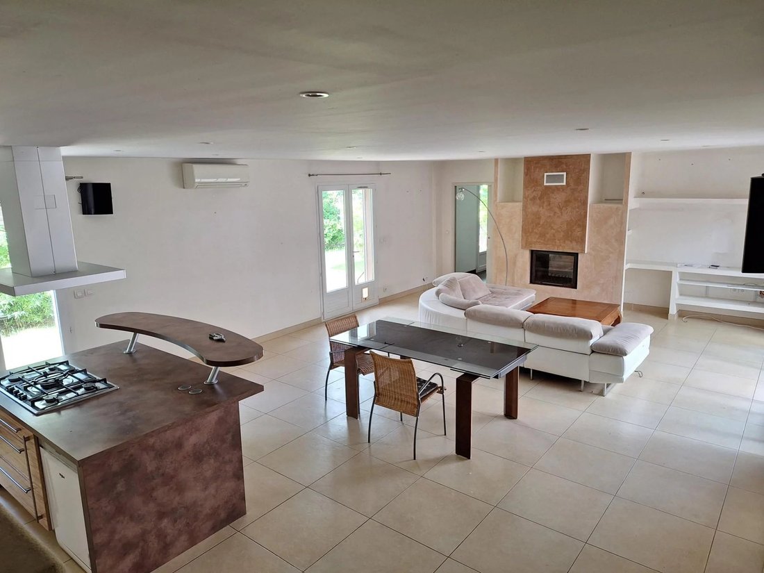 Estate in Nord, Cogolin, France 1 - 15684258