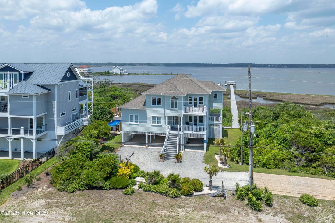 House in North Topsail Beach, North Carolina, United States 1 - 15679488