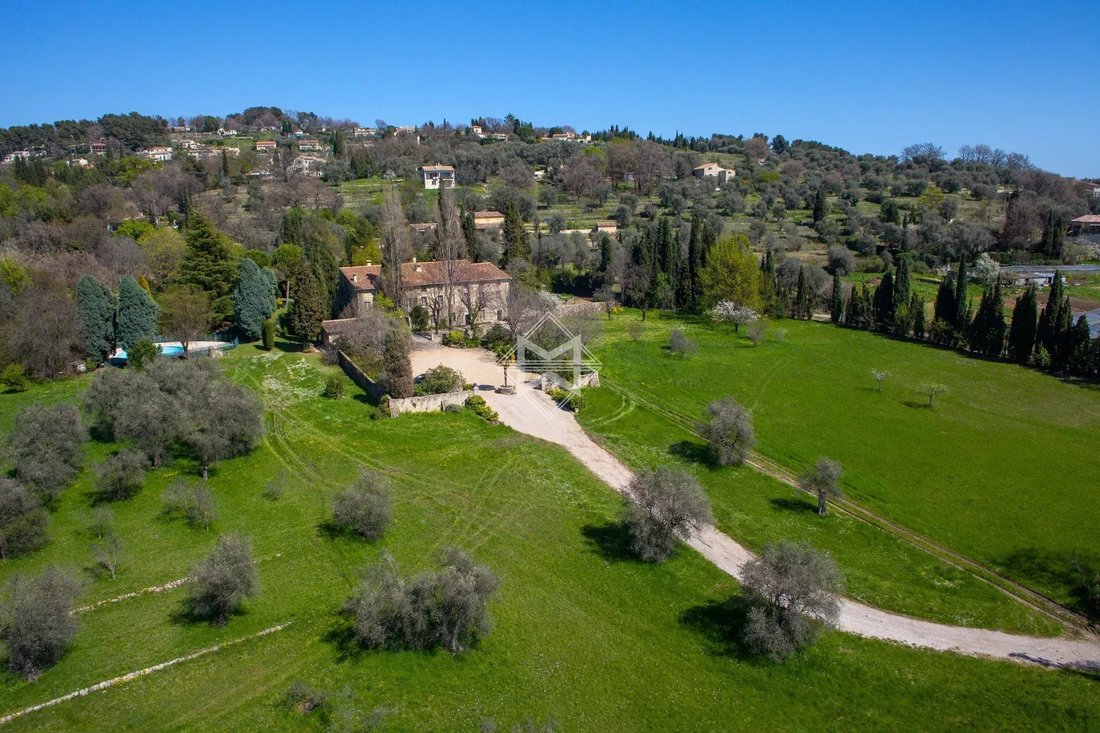 Villa in Châteauneuf-Grasse, Provence-Alpes-Côte d'Azur, France 3 - 15680607