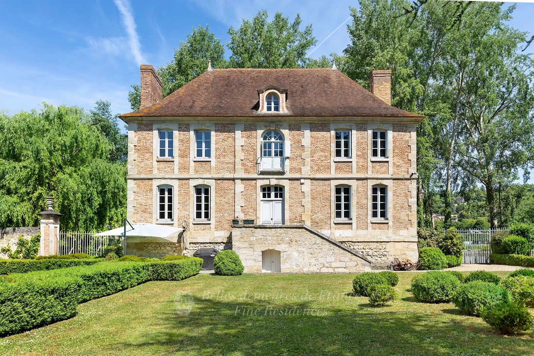 Estate in La Roche-Guyon, Ile-de-France, France 2 - 15686981