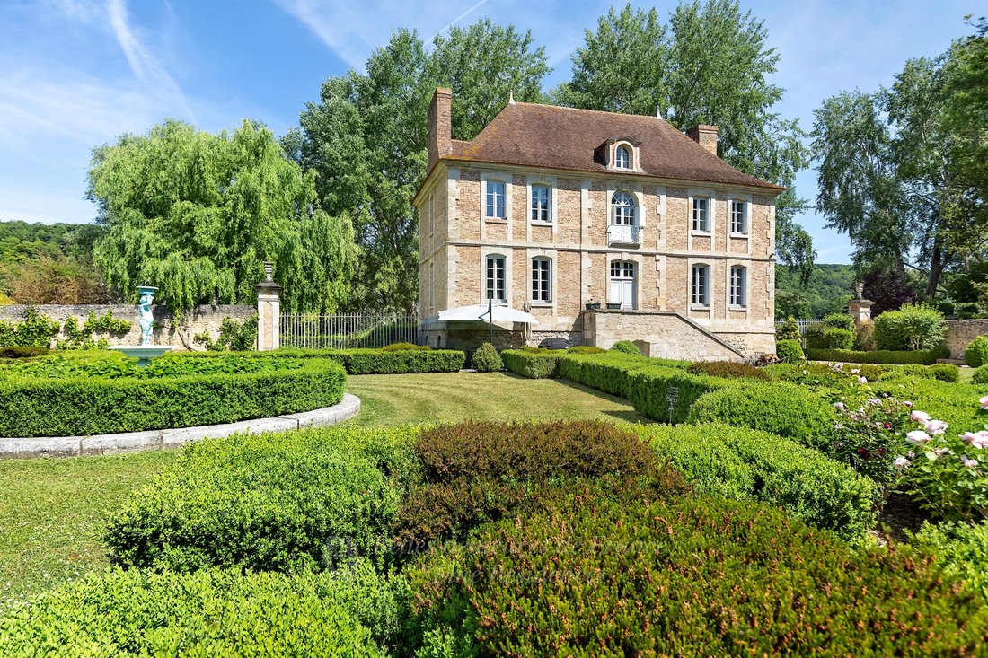 Estate in La Roche-Guyon, Ile-de-France, France 1 - 15686981
