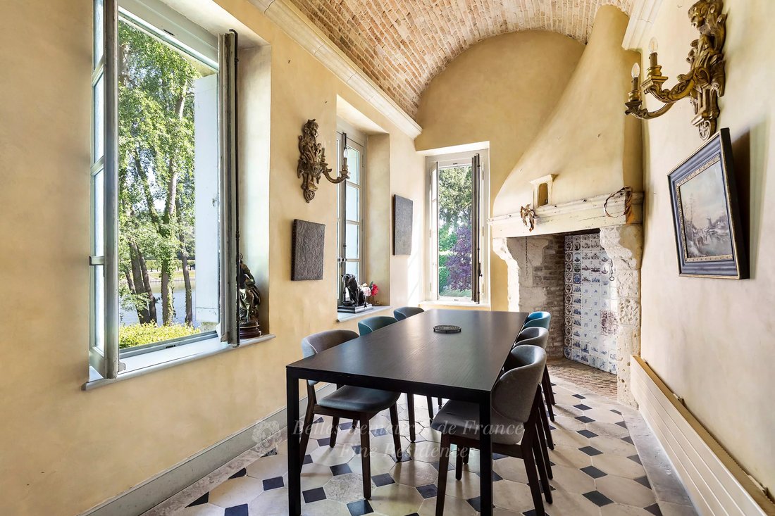 Estate in La Roche-Guyon, Ile-de-France, France 4 - 15686981