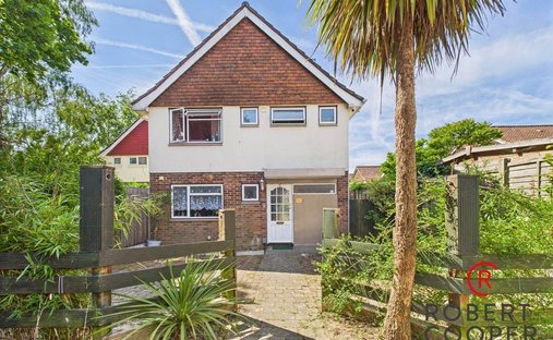 House in Pinnerwood Park, Hillingdon, England 1