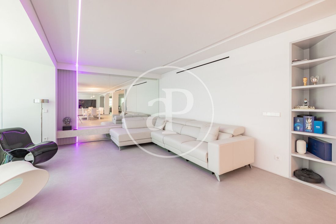 Picture of Madrid Penthouse In Chamartín, Madrid, Spain For Sale (15683621)