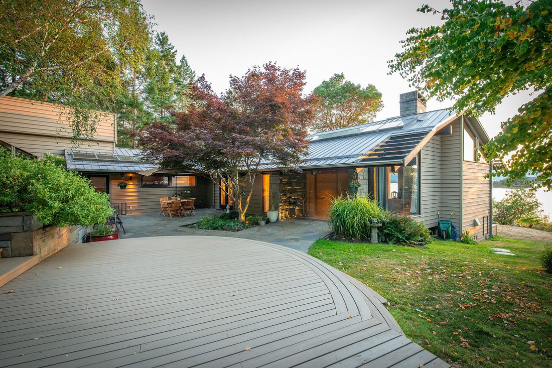 House in Saltspring Island, British Columbia, Canada 3 - 15659424