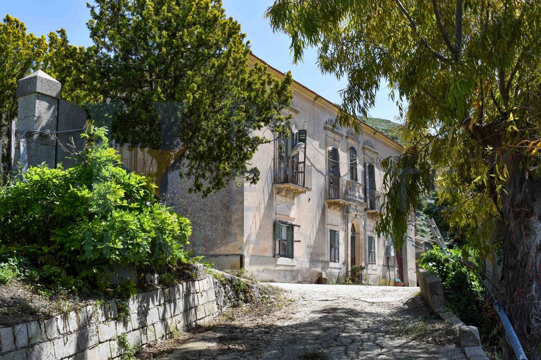 Villa in Giarratana, Sicily, Italy 1 - 15679552